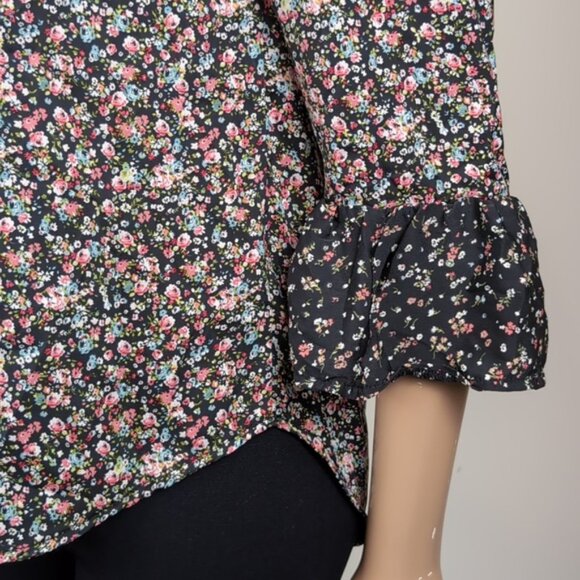 3/$20 Ardene Floral Off Shoulder Top Ruffle Flare Cropped Sleeve Size Small - Picture 5 of 11